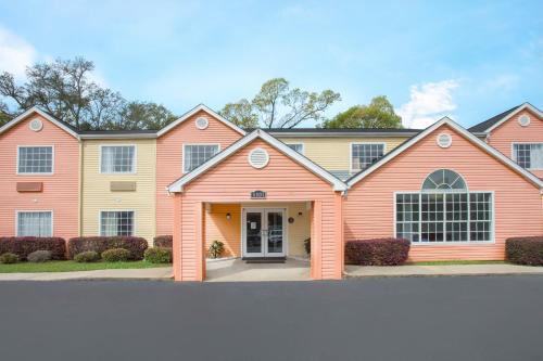 Фотография гостиницы Super 8 by Wyndham Pensacola