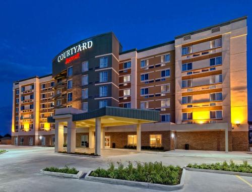 Фотография гостиницы Courtyard by Marriott Westbury Long Island
