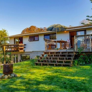 Фотография гостевого дома Gumhill Escape - Pauanui Holiday Home