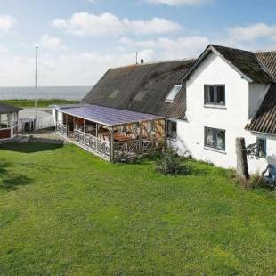 Фотографии гостевого дома
Five-Bedroom Holiday home in Vestervig 2