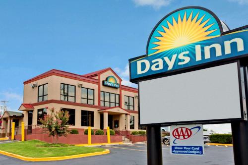 Фотография гостиницы Days Inn by Wyndham Lawrenceville