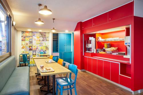 Фотография гостиницы hotelF1 Bayonne