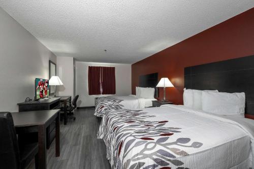 Фотография мини отеля Red Roof Inn & Suites Pensacola-NAS Corry