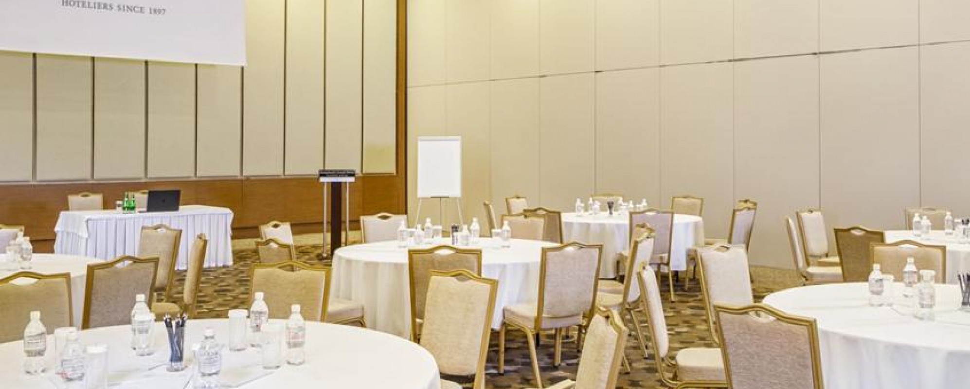 Фотографии конференц-зала Версаль. Зал B