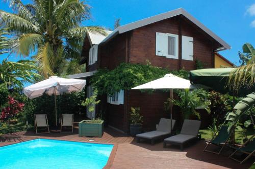 Фотографии гостевого дома 
            Chalet de 3 chambres avec piscine partagee jacuzzy et jardin amenage a Vincendo Saint Joseph