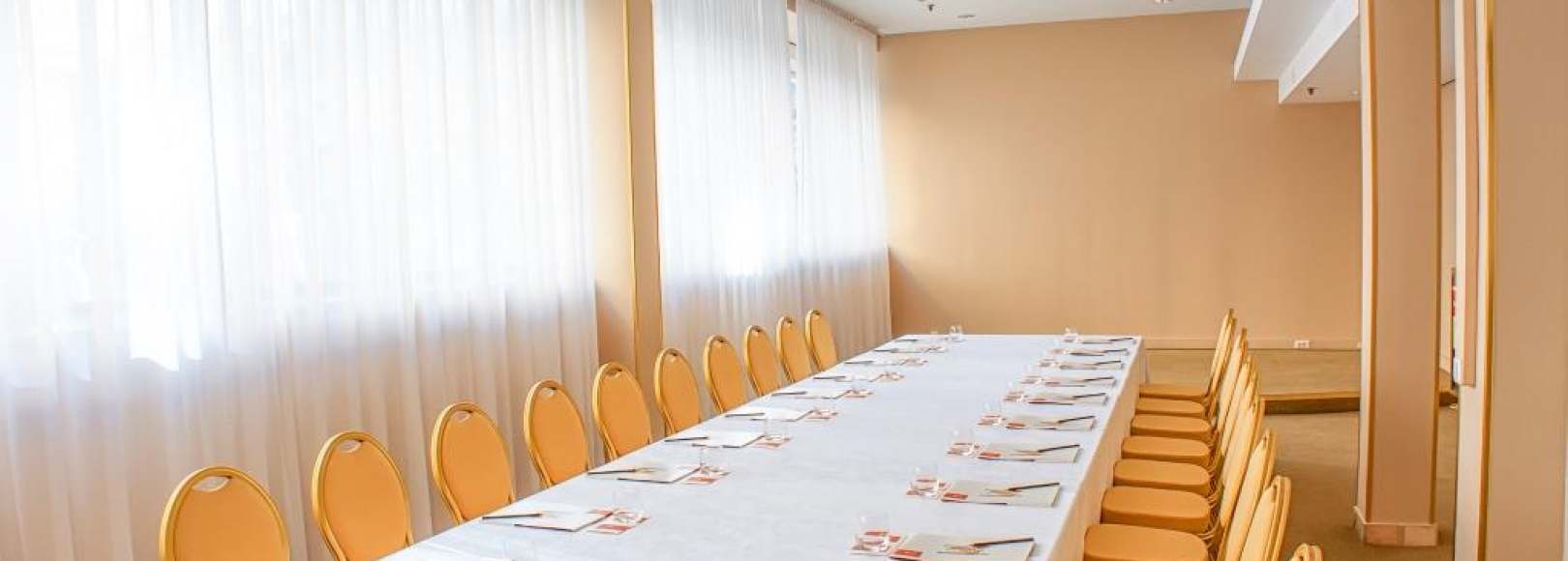 Фотография конференц-зала Славянский