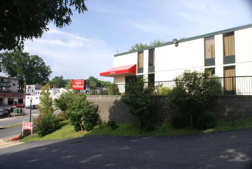 Фотография гостиницы Inns of Virginia Arlington