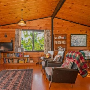 Фотография гостевого дома Retro Revival - Pauanui Holiday Home