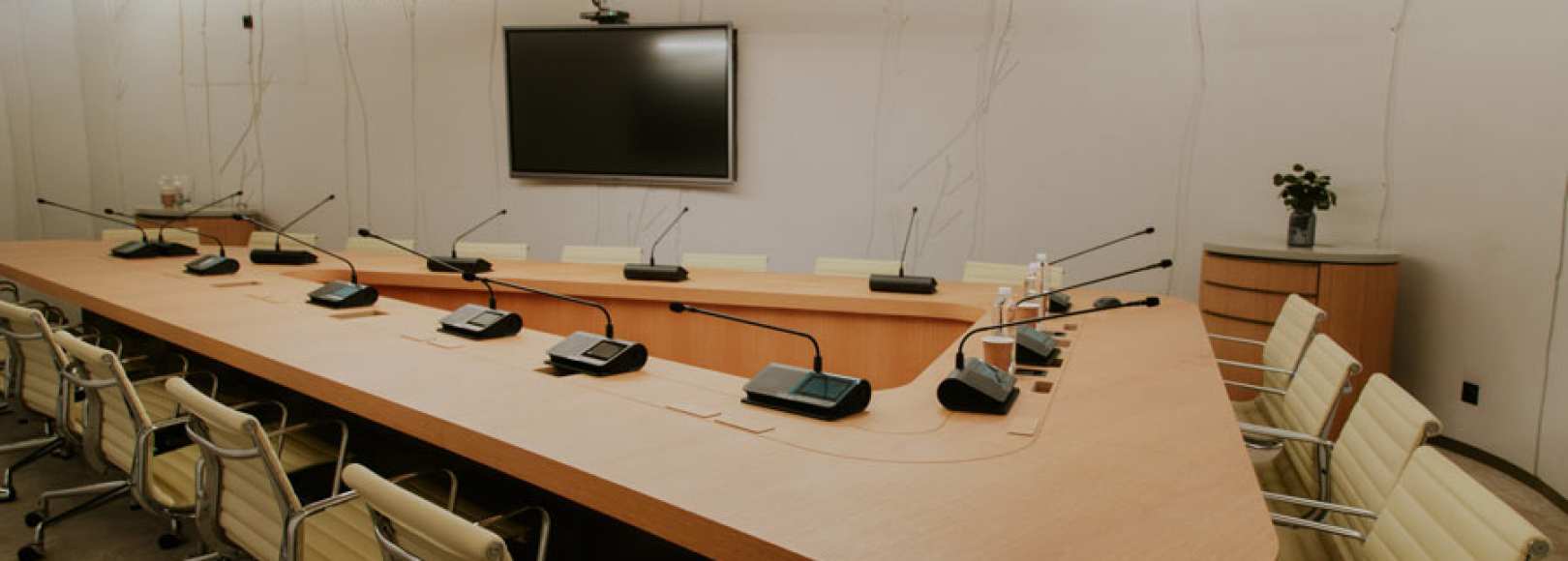 Фотография комнаты для переговоров Лилия