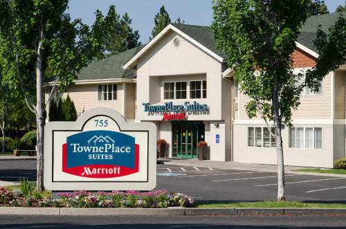 Фотография гостиницы TownePlace Suites Old Mill District, Bend Near Mt Bachelor