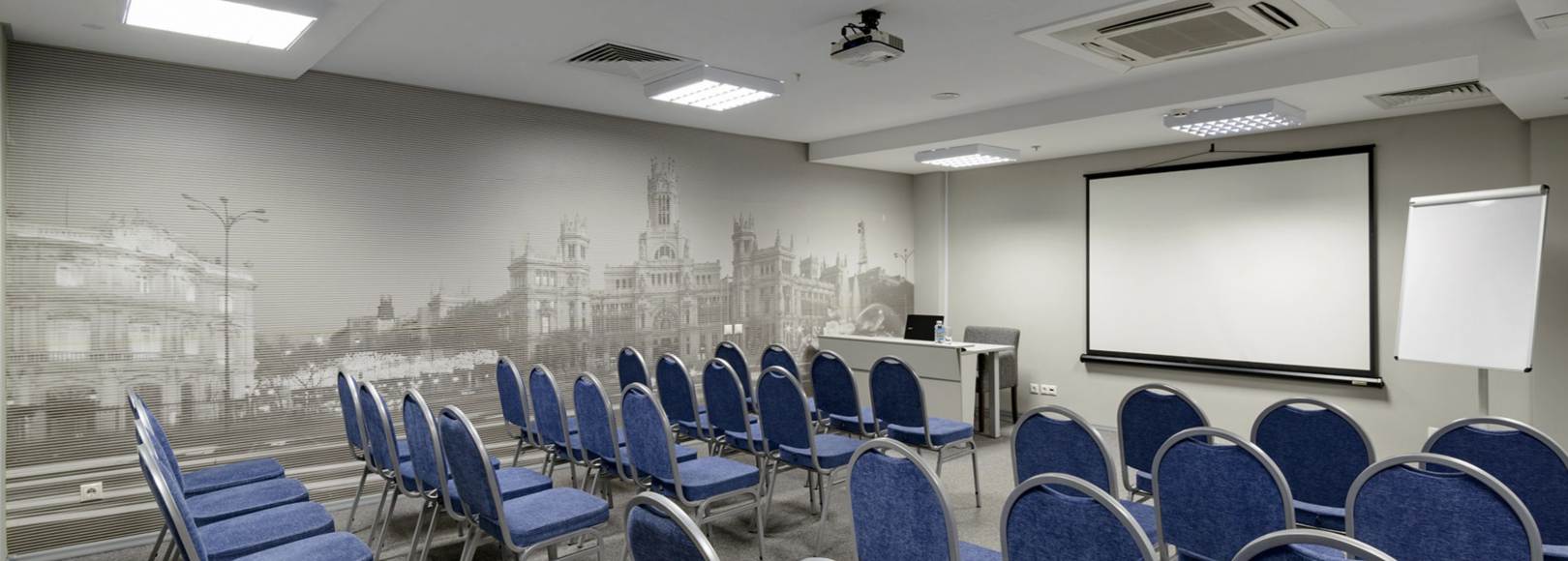 Фотография конференц-зала Май