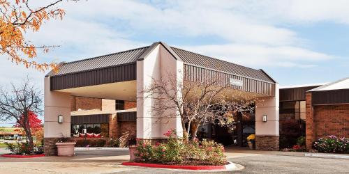 Фотография гостиницы Plaza Grand Rapids Airport Hotel & Conference Center