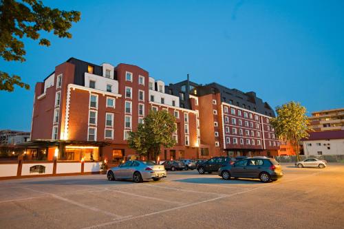 Фотография гостиницы Ramada Hotel & Suites by Wyndham Bucharest North