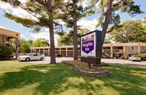 Фотография гостиницы Knights Inn Traverse City