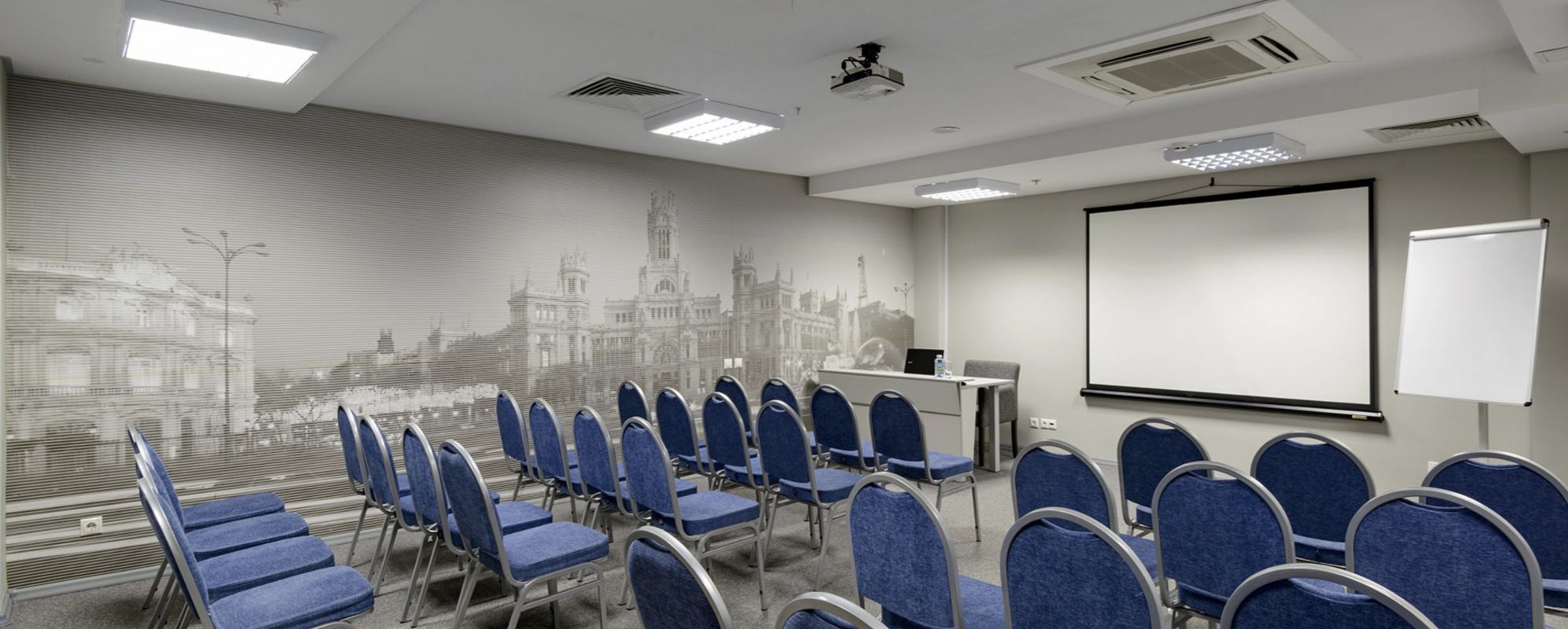 Фотографии конференц-зала Май