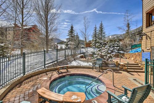 Фотография гостевого дома Cozy Ski-In and Ski-Out Winter Park Resort Condo!