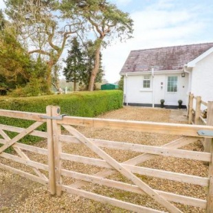 Фотография гостевого дома 4 Hanbury Lodge