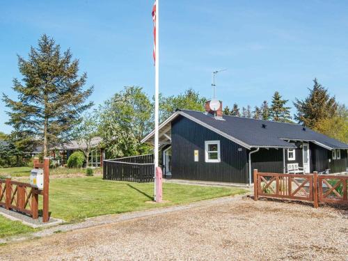 Фотография гостевого дома Three-Bedroom Holiday home in Hemmet 80