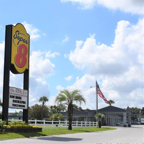 Фотография гостиницы Super 8 by Wyndham Ocala I-75