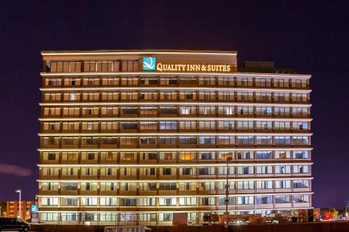 Фотография гостиницы Quality Inn & Suites Cincinnati Downtown