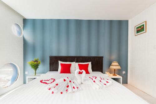 Фотографии гостиницы
Holiday Hotel