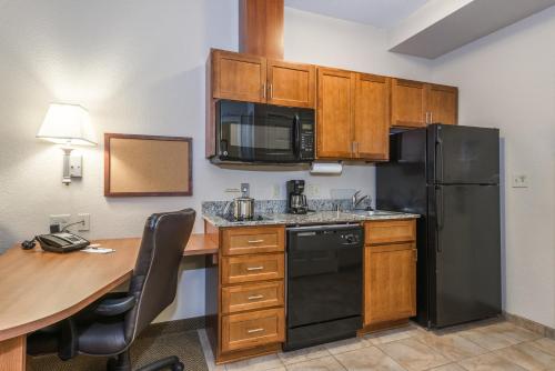 Фотография гостиницы Candlewood Suites Burlington, an IHG Hotel