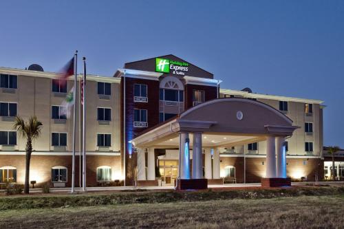 Фотография гостиницы Holiday Inn Express & Suites Moultrie, an IHG Hotel