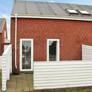 Фотографии гостевого дома
Three-Bedroom Holiday home in Rømø 39