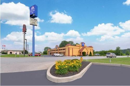 Фотография гостиницы Crossroads Inn