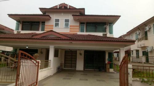 Фотографии гостевого дома 
            Rumah Persiaran Chandan Putri