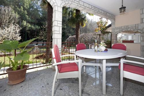 Фотография гостевого дома Apartments with a parking space Porec - 2216