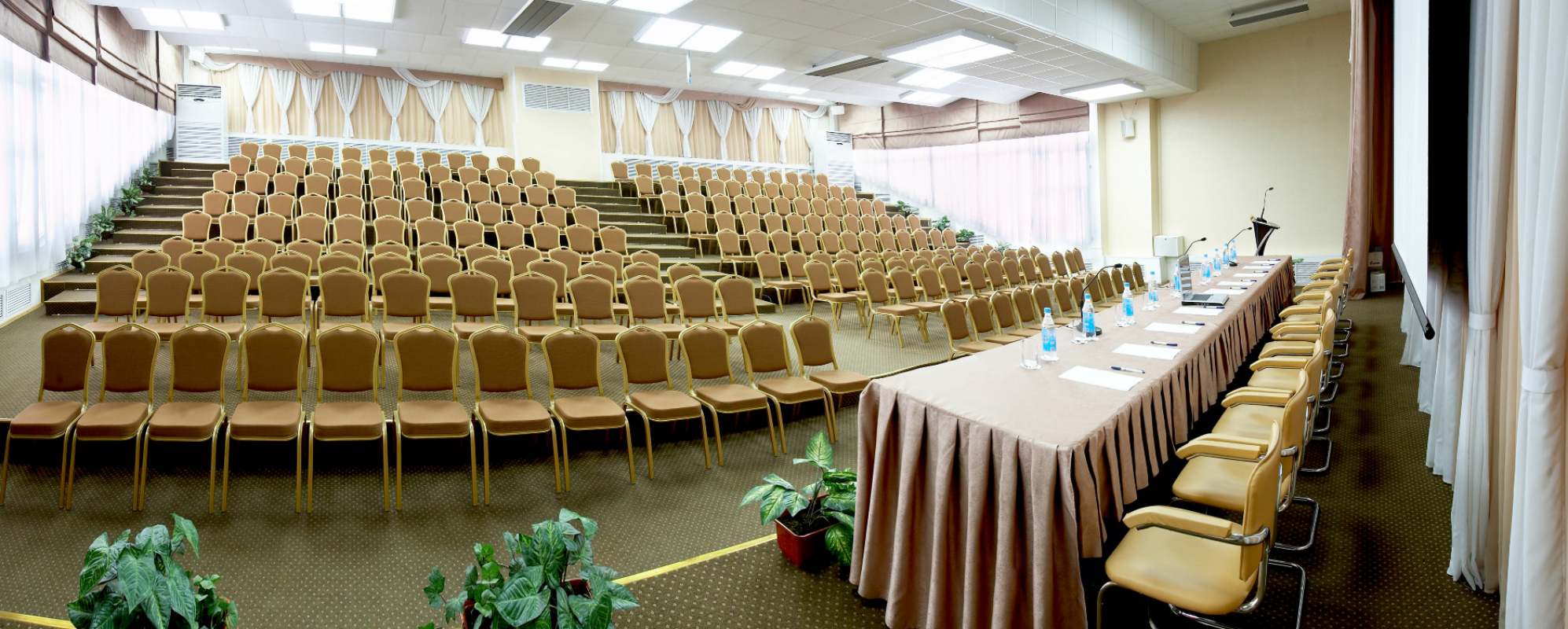 Фотографии конференц-зала Конгресс-центра Дом науки и техники на 250 человек