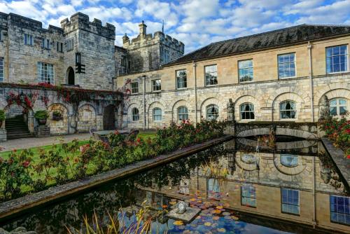 Фотография гостевого дома Hazlewood Castle & Spa