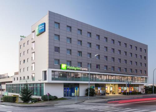 Фотография гостиницы Holiday Inn Express Lisbon Alfragide, an IHG Hotel