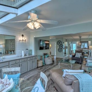 Фотография гостевого дома Modern Hilton Head Retreat, Walk to Beach and Golf!