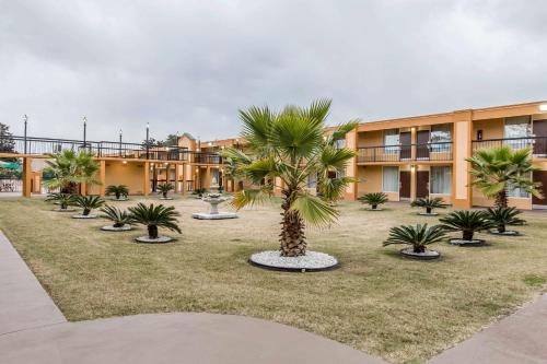 Фотография гостиницы Quality Inn Midtown Savannah