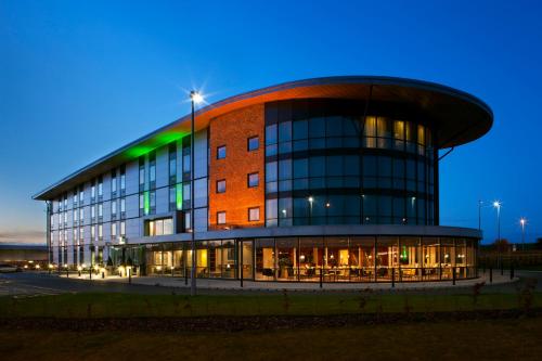 Фотография гостиницы Holiday Inn Salisbury - Stonehenge, an IHG Hotel