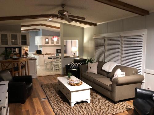 Фотография гостевого дома Beaufort SC New Renovation, Close to Parris Island, Historic Downtown, Beautiful Beaches, Sleeps 6