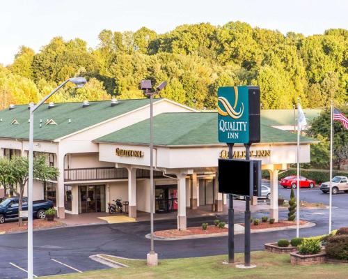 Фотография гостиницы Quality Inn University Winston Salem