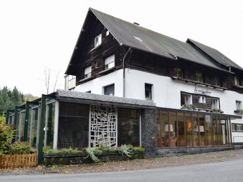 Фотография гостевого дома Lavish Holiday Home in Fauvillers with Garden