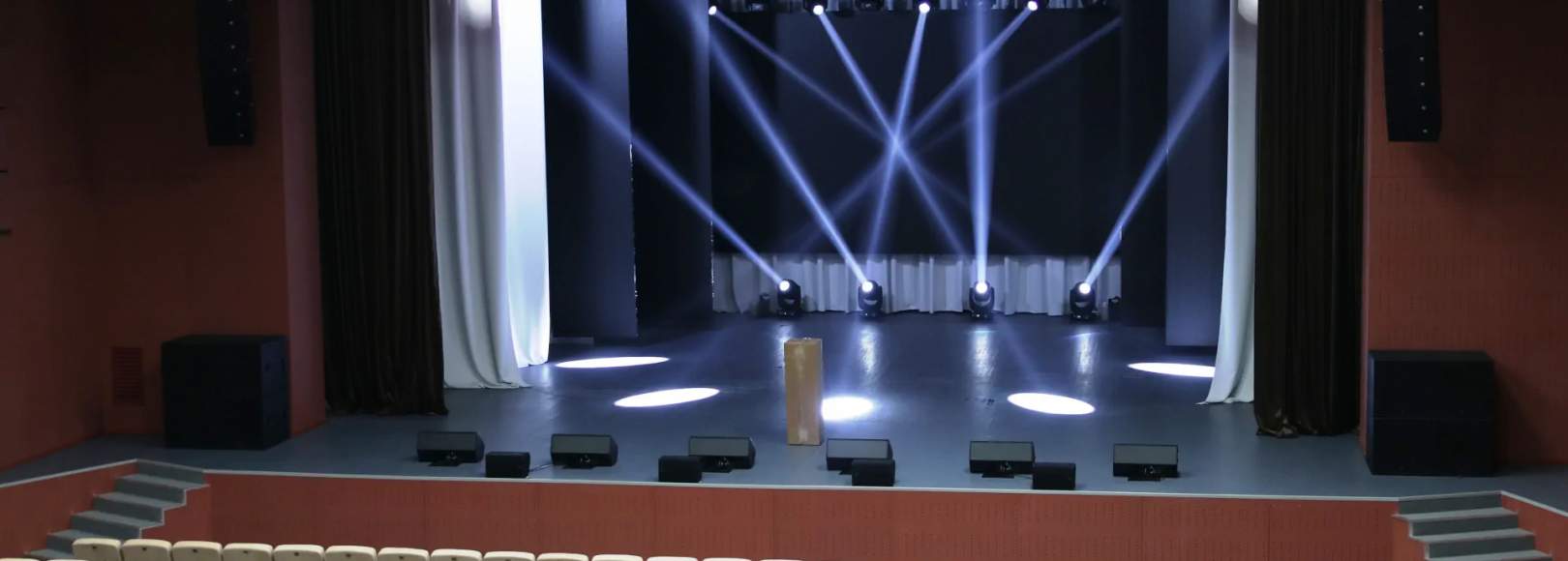 Фотография концертного зала Большой зал Центра культурного развития Дом офицеров