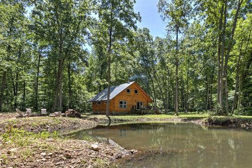 Фотографии гостевого дома 
            Lyndhurst Cabin on Farm with Pond and Stocked Stream!