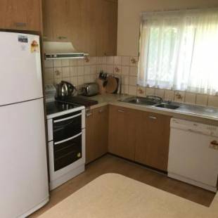 Фотографии гостевого дома 
            Lakeside Chalet & Studio