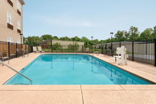 Фотография гостиницы Country Inn & Suites by Radisson, Nashville Airport East, TN