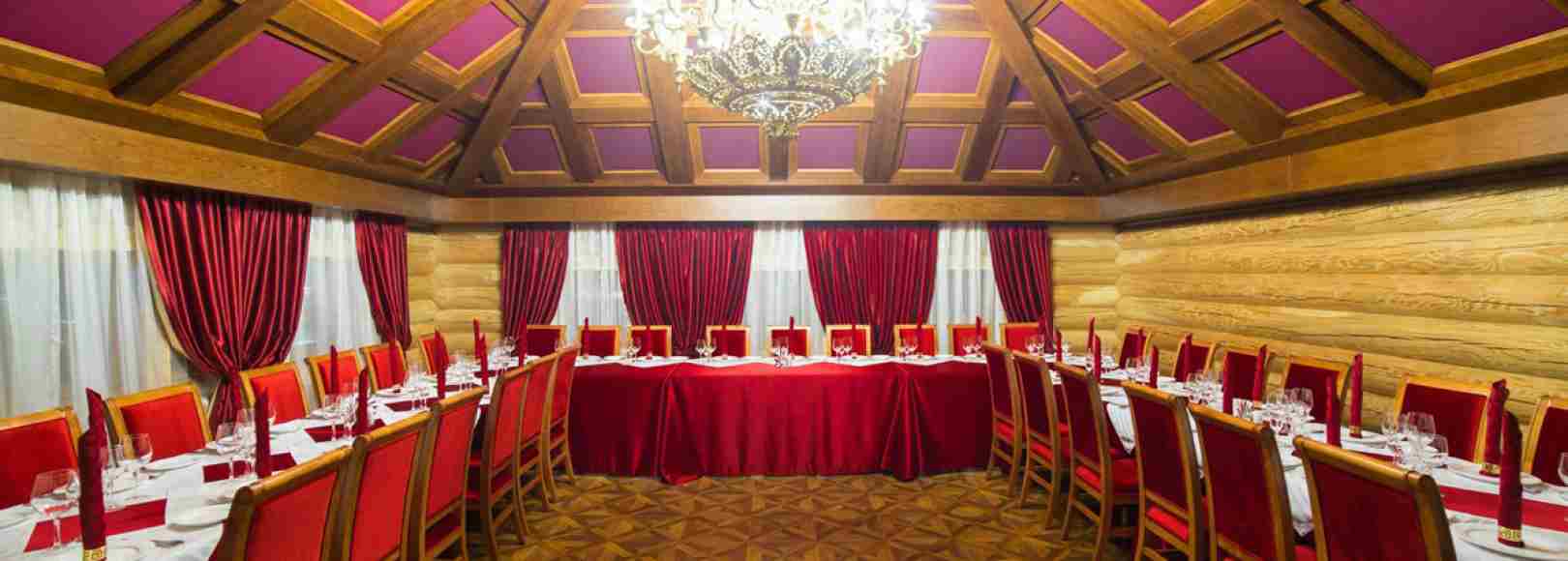Фотография конференц-зала Бордовый зал
