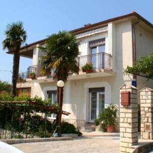 Фотографии гостевого дома 
            Apartments and rooms with parking space Novi Vinodolski - 2350