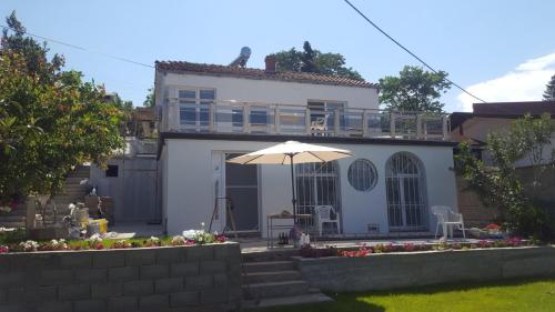 Фотография гостевого дома Family House