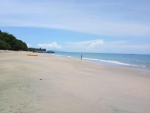 Фотография гостевого дома Jungle Hill Beach Bungalow