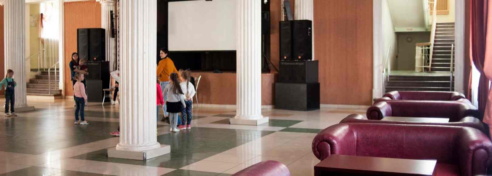 Фотография фойе Фойе 1 этажа Молодежного клуба Русь