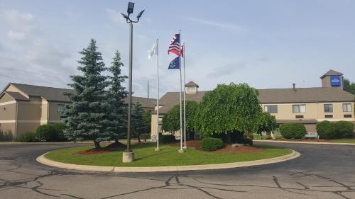 Фотография гостиницы Baymont by Wyndham Belleville Airport Area Free Airport Shuttle